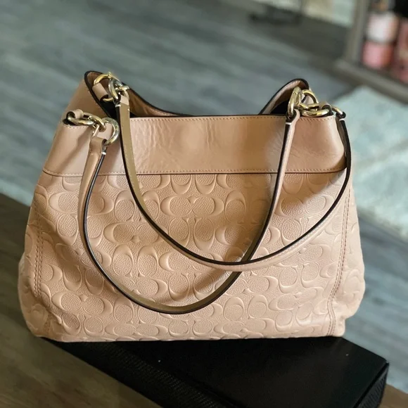 Coach Lexy in Signature Smooth Leather - Picture 2 of 15